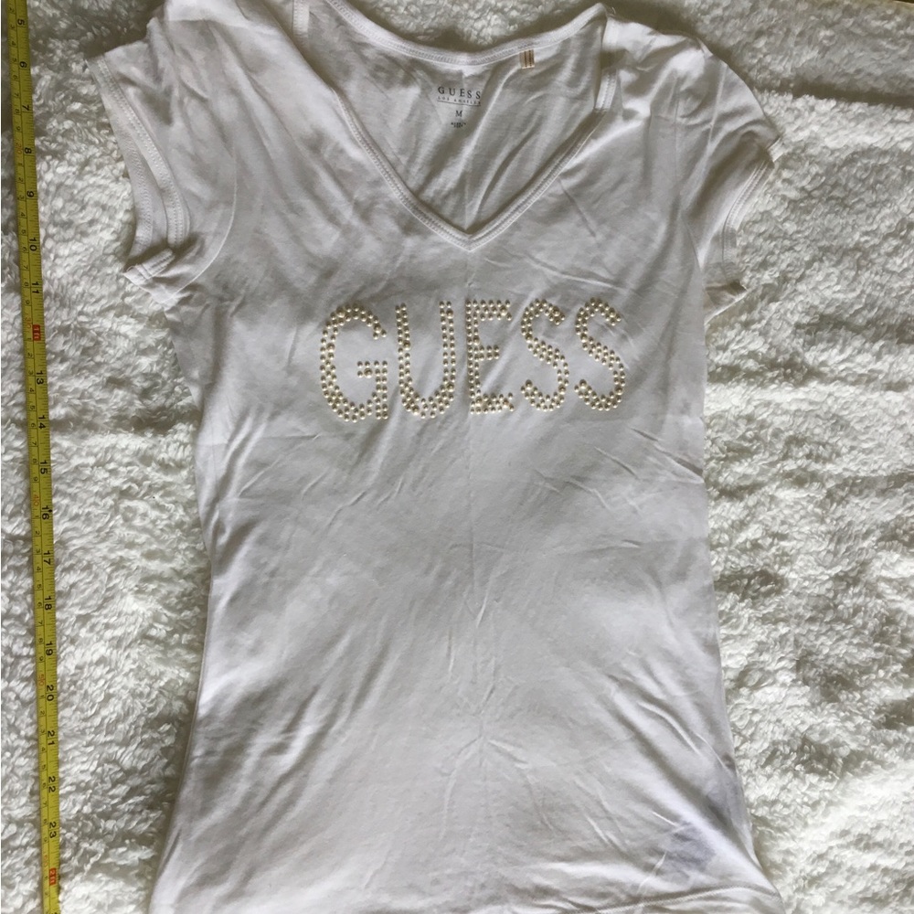 Fitted tee shirt with pearl detailing.